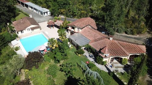 Luxury family villa in the heart of Gascony. Large pool & gorgeous view