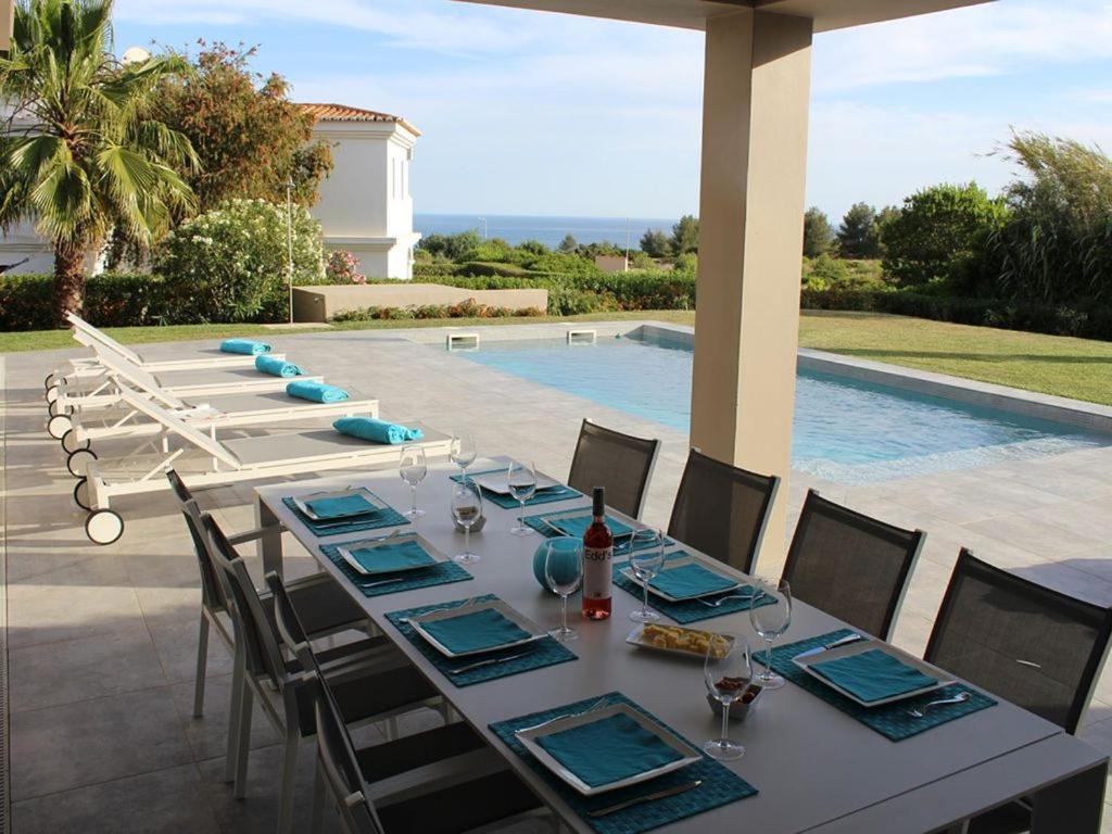 Luxury new Villa in Carvoeiro heated pool AC and just 300m from the beach 104 Rua de Algarve Clube Atlântico, 8400-550 Carvoeiro