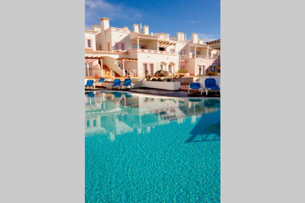 Luxury private property-pool, unique sun roof, free wifi santo antonio golf resort,  Budens