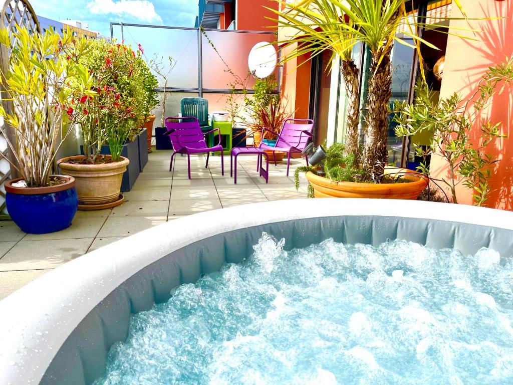 Luxury Top Floor Duplex spa jacuzzi terrasses parking 4 personnes centre-ville 5e étage 24a Rue Olivier de Clisson, 56100 Lorient