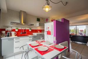Luxury Top Floor Duplex spa jacuzzi terrasses parking 4 personnes centre-ville