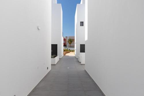 Luxury Townhouse with Pool in Alvor