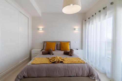 Luxury Townhouse with Pool in Alvor
