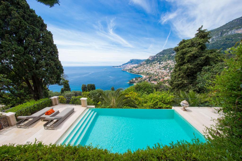 Luxury villa 5L, best Monaco view 25 Avenue Gabriel Hanotaux, 06190 Roquebrune-Cap-Martin