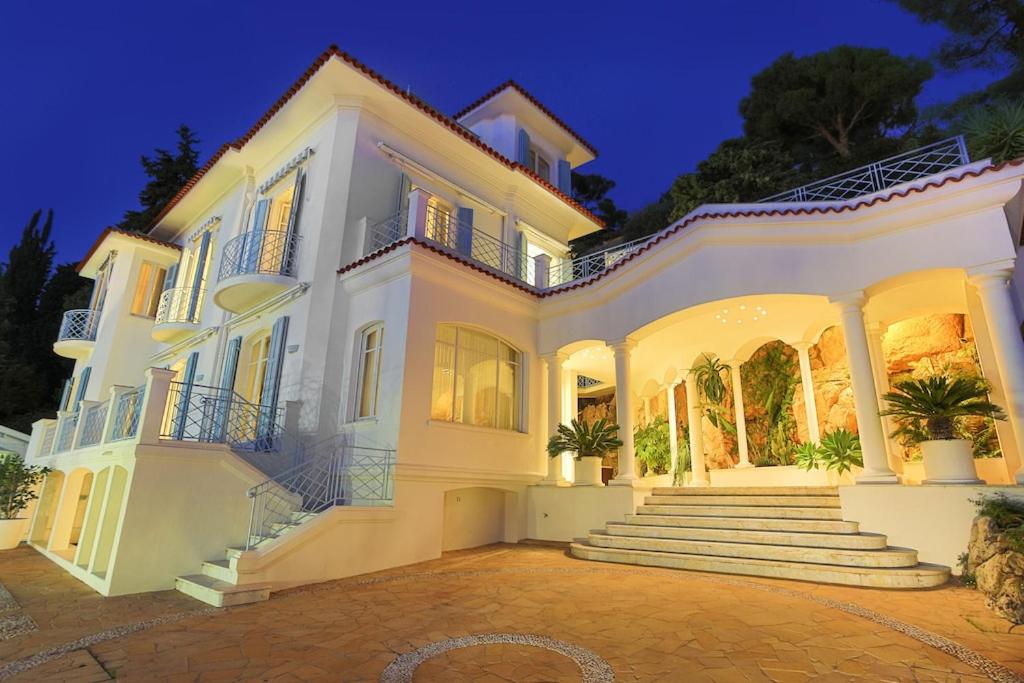 Luxury Villa at Mont Boron, swimming pool overviewing the bay 46 Boulevard du Mont-Boron, 06300 Nice