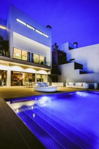 Luxury villa Carlota with private pool by HR Madeira
