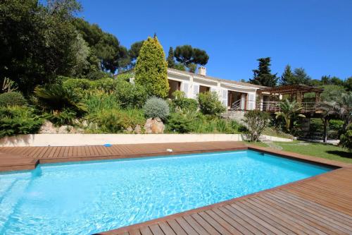 Luxury villa in Cannes hills