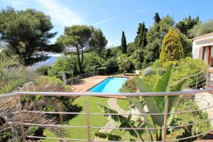 Luxury villa in Cannes hills