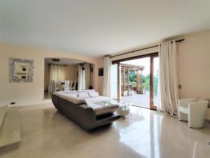 Luxury villa in Cannes hills
