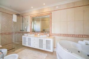 Luxury villa / Pool, Gym ,Cinema room