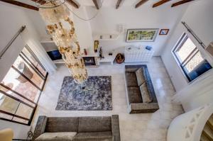 Luxury Villa, Very Close to Beach + Restaurants, WI FI, Heatable Pool.