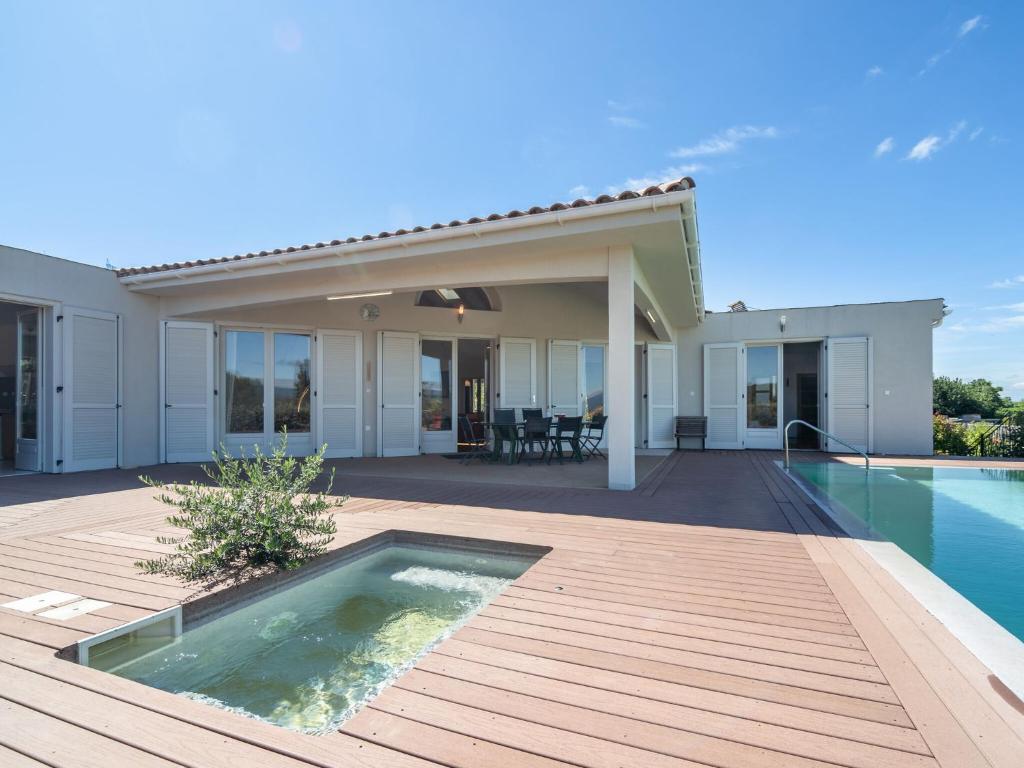 Luxury Villa with Private Swimming Pool in Oupia , 34210 Beaufort