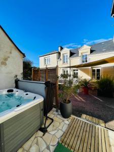 Villa Luxury Villa with SPA 10 min from the center of Amboise for 10 people 94 Route de Saint-Ouen les Vignes 37530 POCE SUR CISSE (Garez vous sur le parking d'en face) 37530 Pocé-sur-Cisse Région Centre