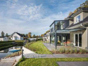 Luxus Ferienhaus für 8 Personen am See inkl. Boot