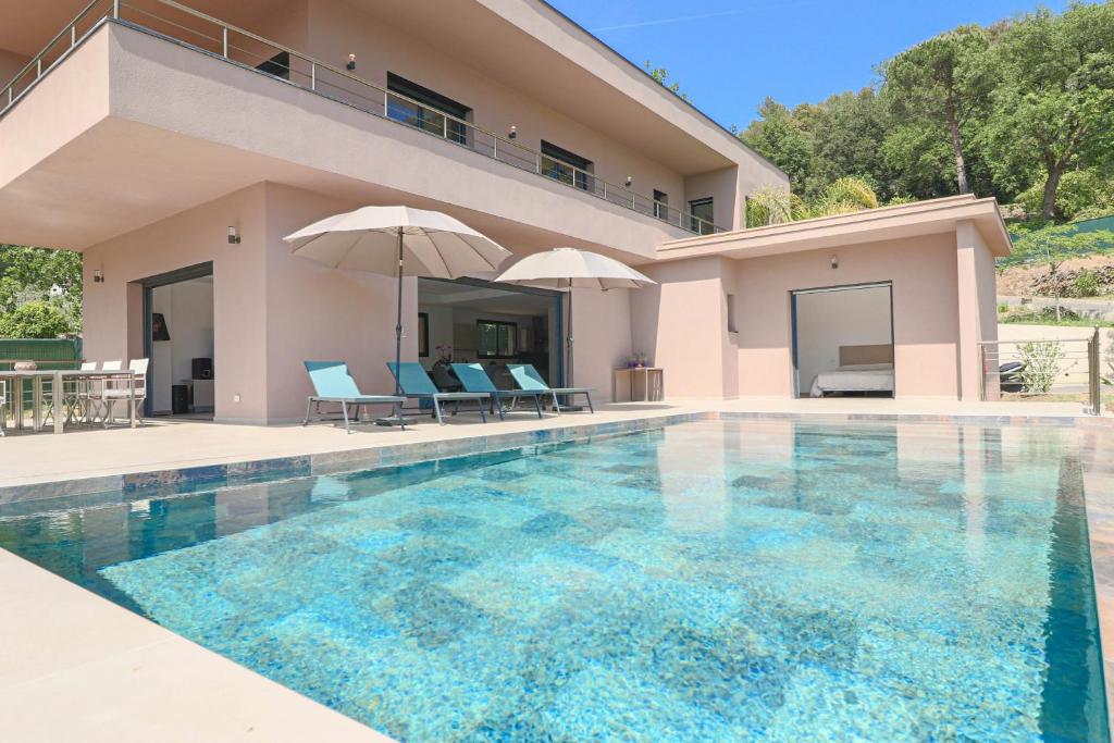 Villa VILLA M Superb luxurious villa in Biot with overflowing pool Chemin de Saint-Julien, 06410 Biot