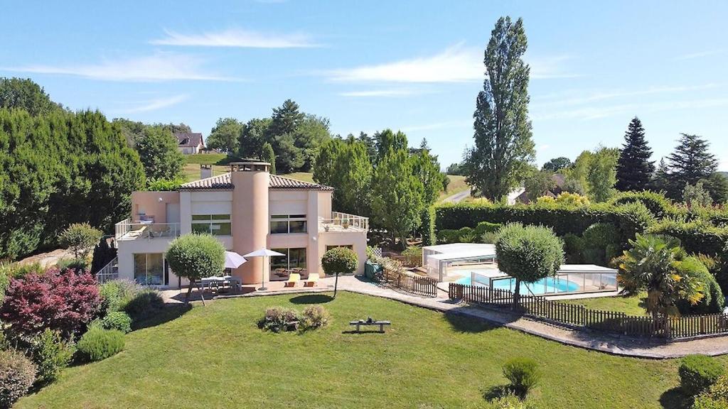 Villa Magnificent family house in the countryside close to Sarlat, Dordogne, 8-12 pers 809 Route Fénelon 24370 Simeyrols