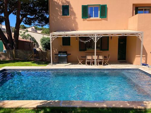 Magnifique maison entièrement rénovée avec piscine