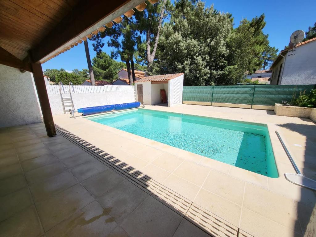 Villa Magnifique villa avec piscine à La Palmyre 2 Allée des Hérons 17570 Les Mathes