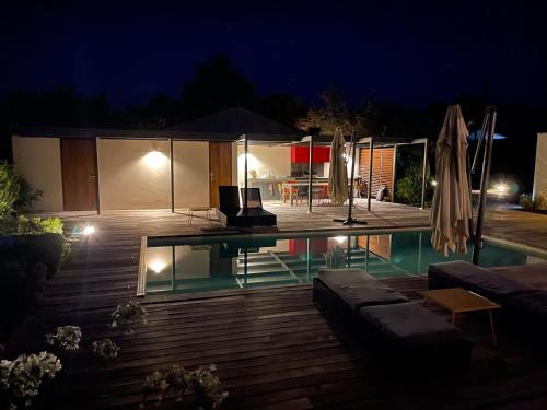 Magnifique villa avec piscine chauffée, clim, cuisine d'été