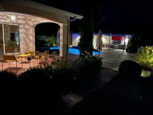 Magnifique villa avec piscine chauffée, clim, cuisine d'été
