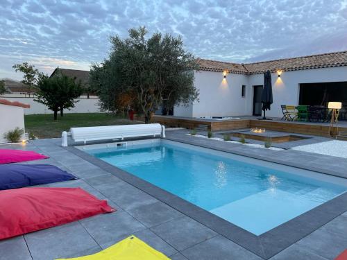 Magnifique villa avec piscine / jacuzzi / brasero