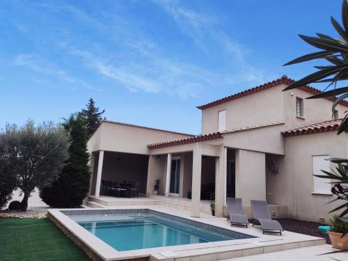 MAGNIFIQUE VILLA CONTEMPORAINE avec PISCINE