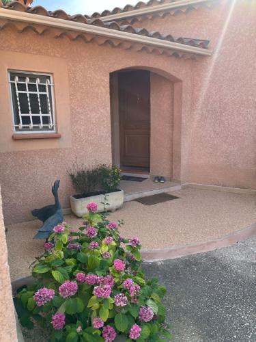Magnifique villa vue sur le jardin et piscine