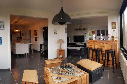 Maison 2-8prs, 3Chbrs,Piscine,Vue Château, SPA