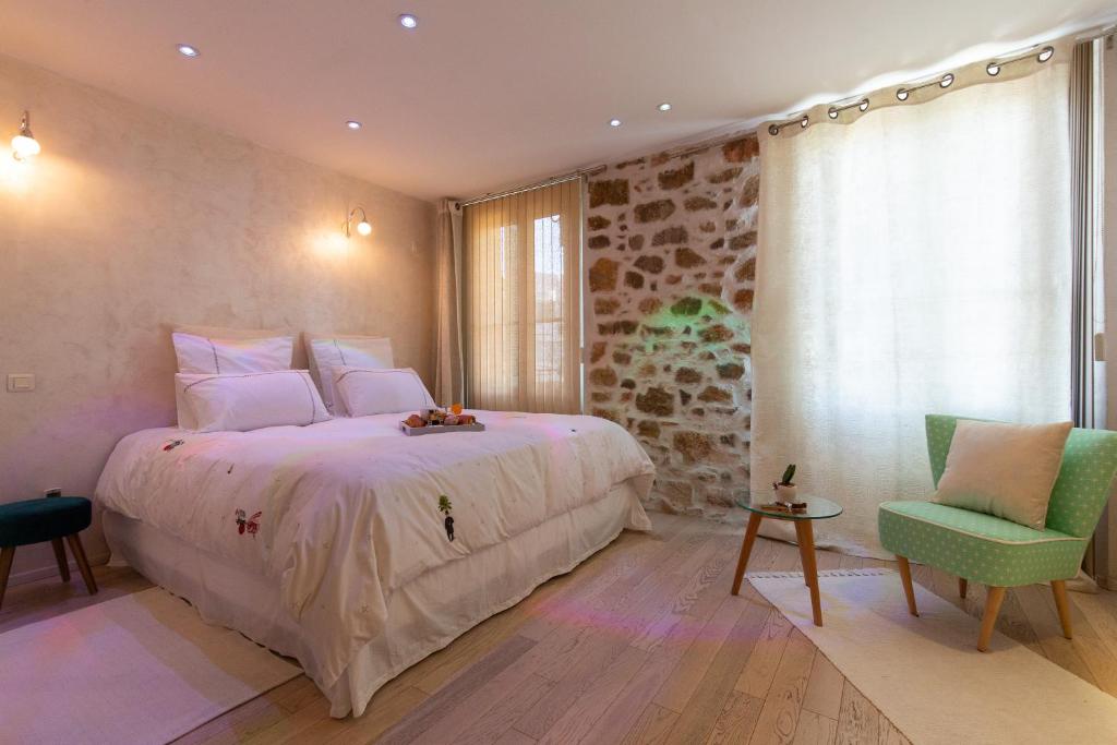 Maison 2-8prs, 3Chbrs,Piscine,Vue Château, SPA