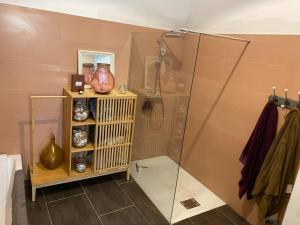 Maison 3 chambres cour/bassin