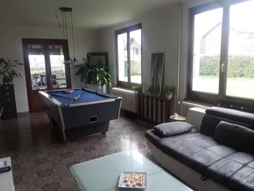 Maison a la frontière suisse avec jacuzzi ,billard