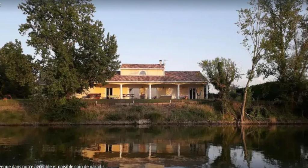 Villa Maison au bord du lac avec piscine chauffée 19 Chemin de la Beauté 31150 Lespinasse