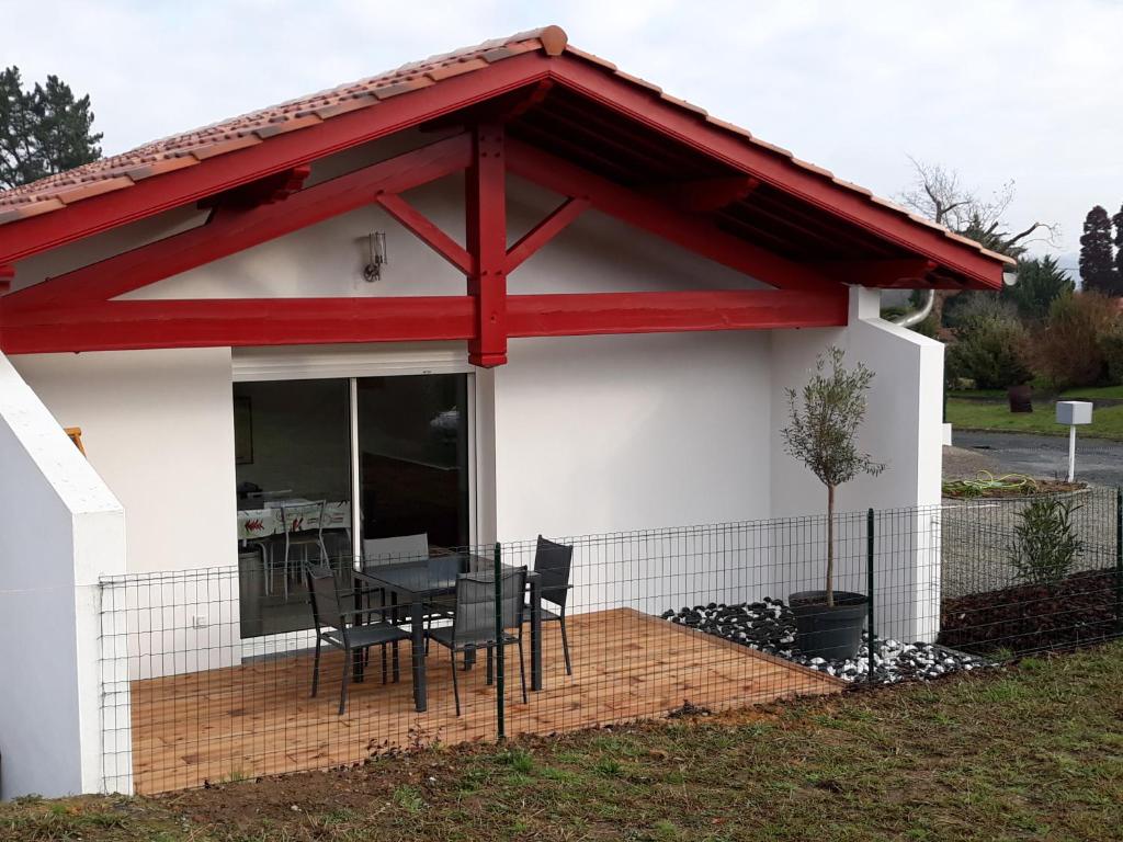 Maison au fond d'une impasse avec piscine enfants