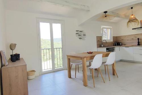 Maison au village et au calme totalement rénovée.