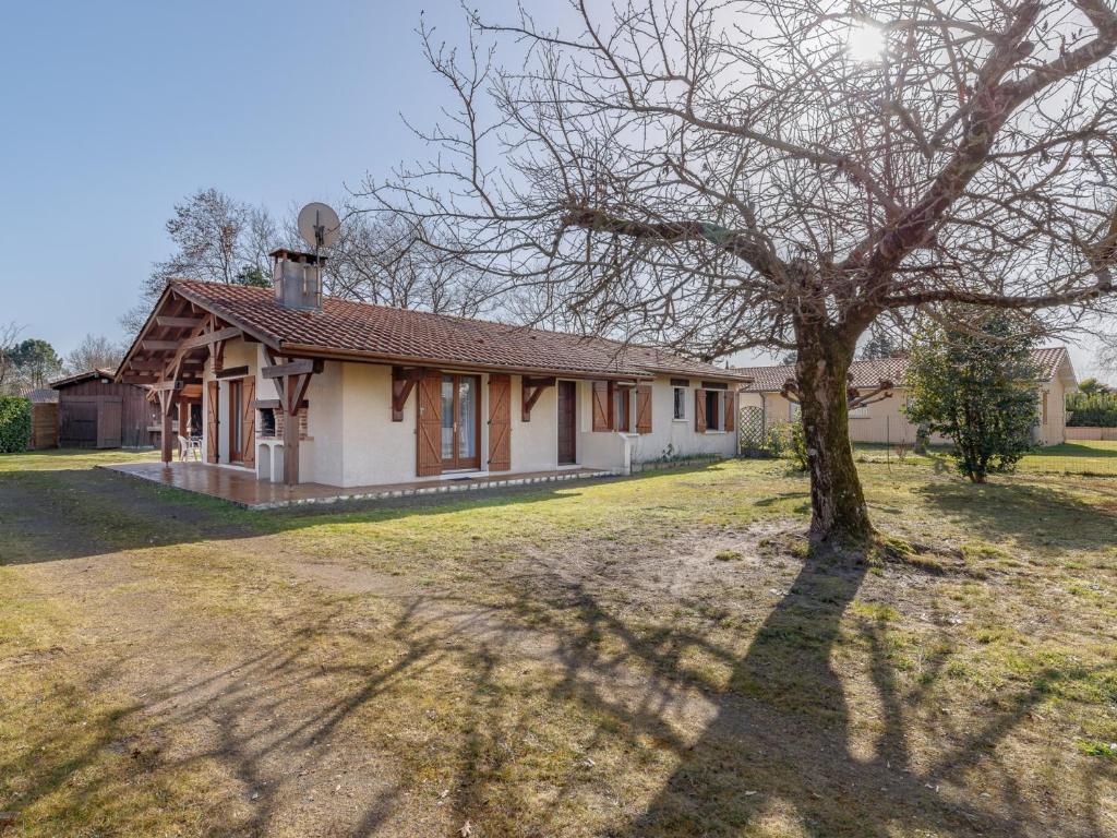 Maison avec double garage et piscine à 10 min du circuit des 24h 72250 Brette-les-Pins