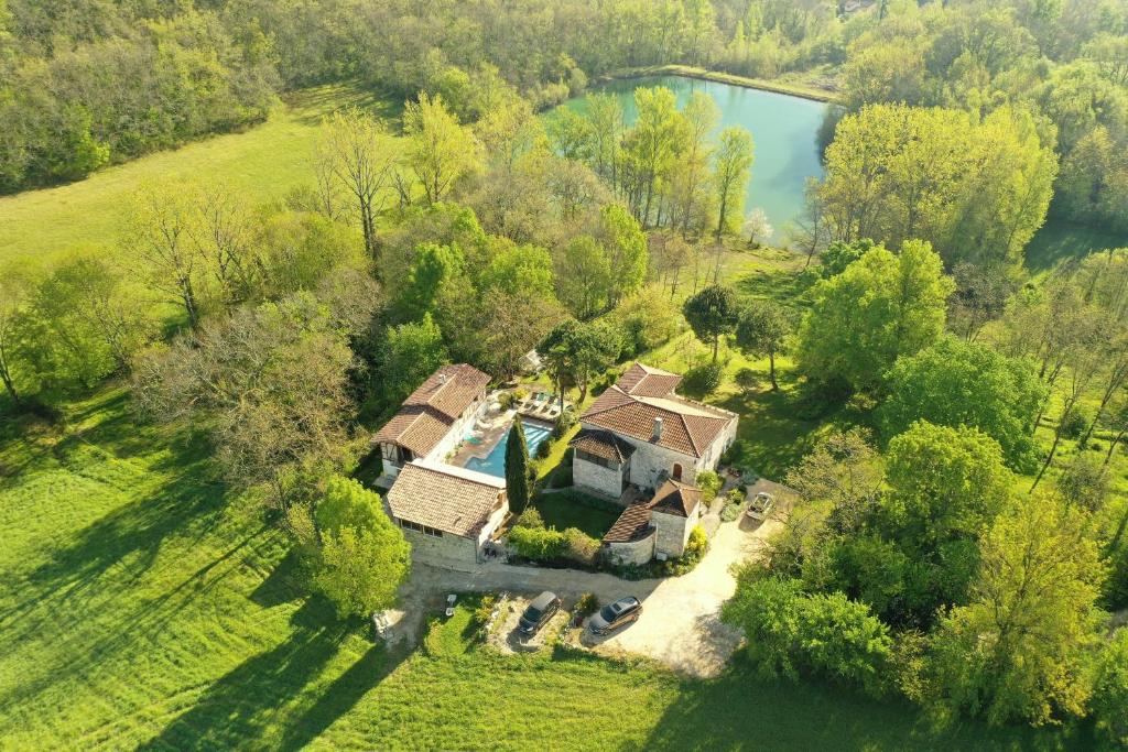 Maison avec jardin près des remparts