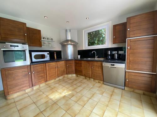 Maison avec jardin, véranda, WIFI à 400m de la mer à PERROS-GUIREC Réf - 321