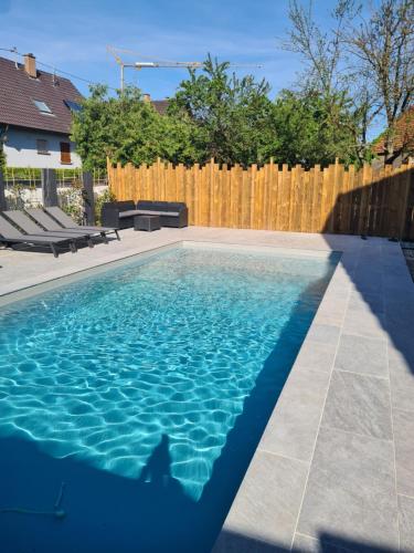 Maison avec piscine au calme partagée avec l'hôte