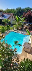 Maison avec piscine chauffée et pool house