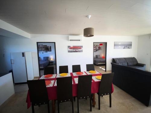 Maison avec piscine et jardin privée à Saint-Théodorit 97324