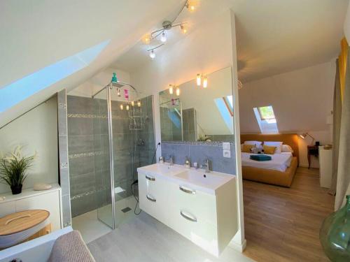 Maison avec piscine et parking à 1,3km des plages