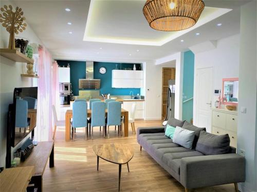 Maison avec piscine et parking à 1,3km des plages
