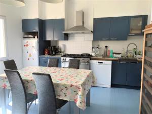 Maison avec WIFI, jardin, au centre ville de PERROS-GUIREC Réf - 933