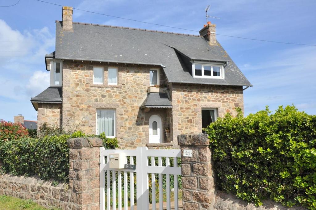 Maison bretonne à 200m de la mer à proximité de l'Ile Renote à Trégastel - Ref 76 23, BOULEVARD DU COZ PORS, 22730 Trégastel