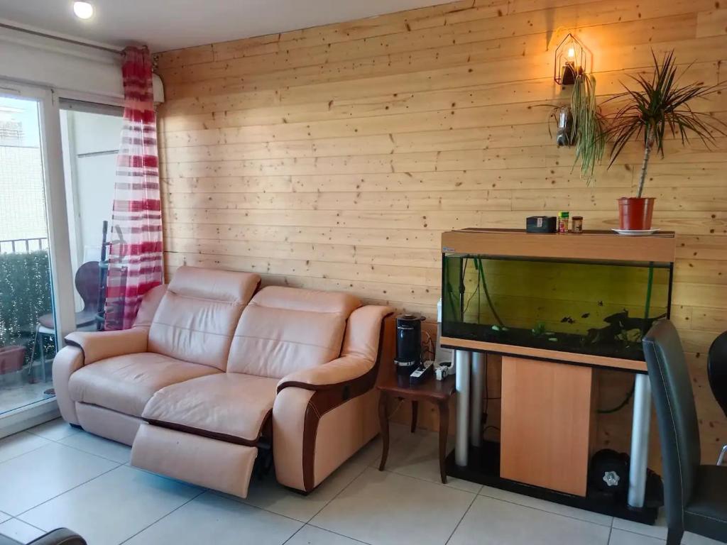 - Maison Capucine- Proche centre d'affaire Chauray, Jardin, parking, WIFI et Netflix, idéal voyage d'affaire, familles, ou simple escapade