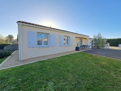 - Maison Capucine- Proche centre d'affaire Chauray, Jardin, parking, WIFI et Netflix, idéal voyage d'affaire, familles, ou simple escapade