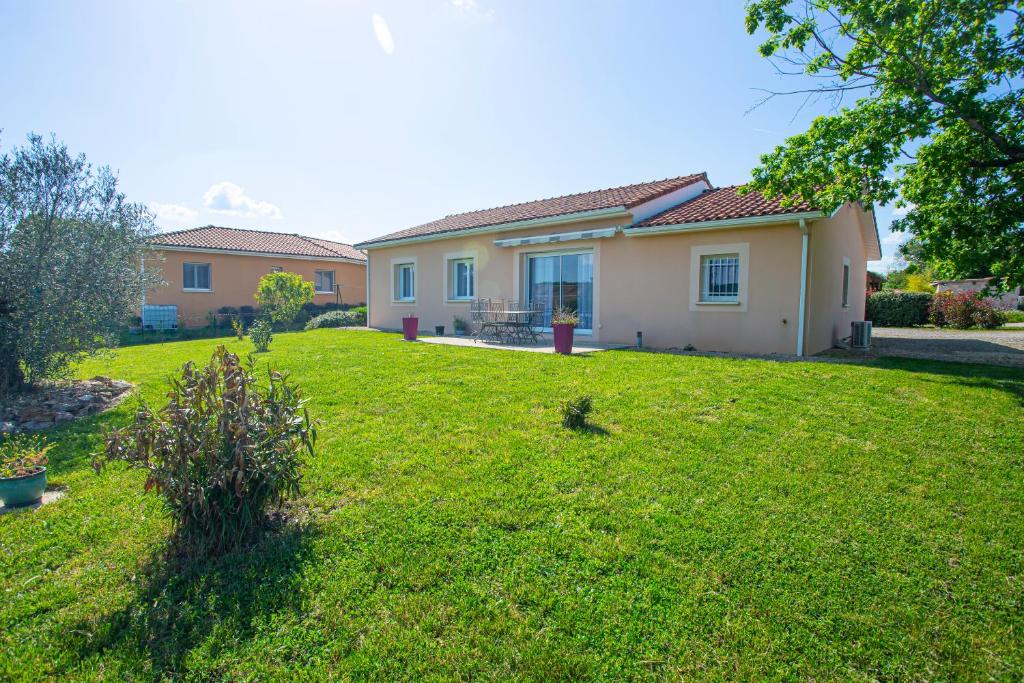 Maison chaleureuse avec jardin 1500m2 79 Chemin des Teulières, 12200 Villefranche-de-Rouergue