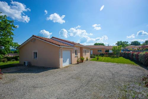 Maison chaleureuse avec jardin 1500m2