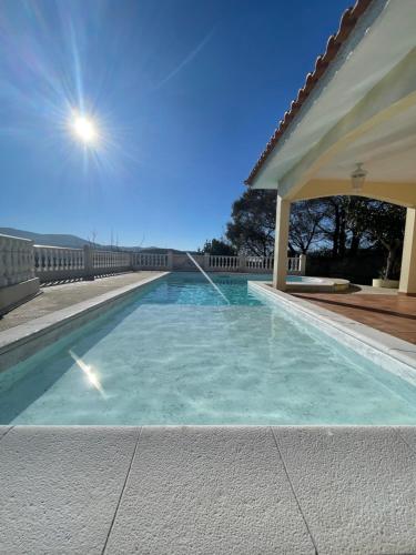 Maison chaleureuse avec piscine & vue panoramique