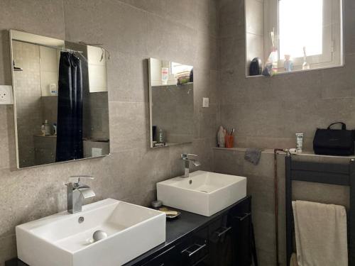 Maison chaleureuse, spacieuse à 20 min des pistes